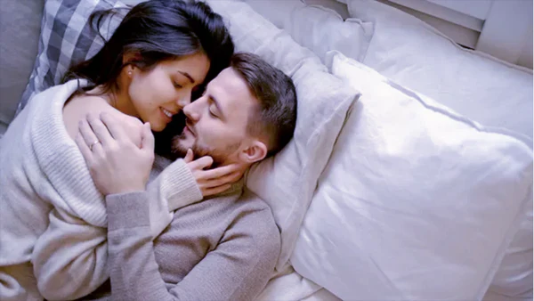 Creating an Irresistibly Romantic Bedroom Atmosphere with Aromas