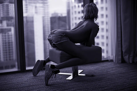 Highlight the curves and sexiness of women